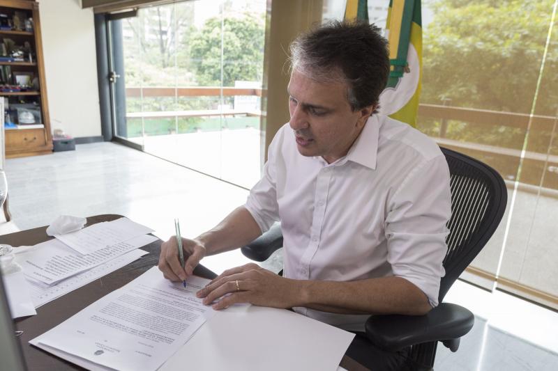 Governo do Ceará anuncia suspensão de concursos públicos
