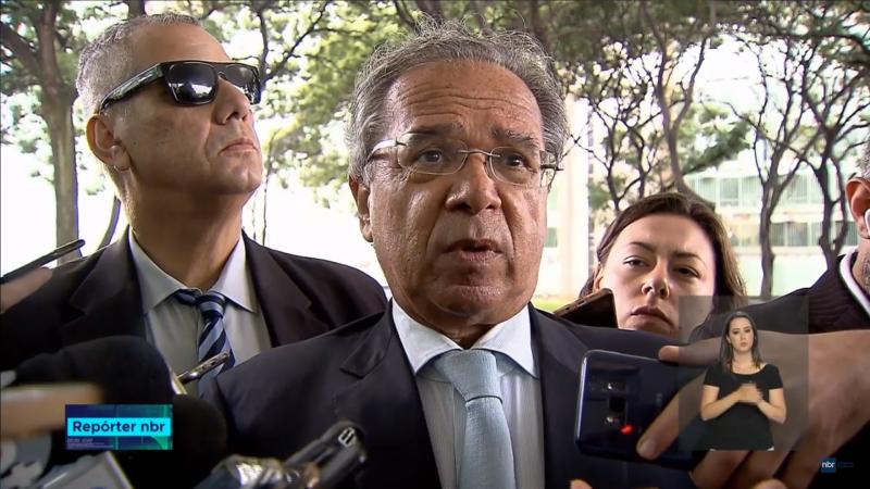 Concursos públicos federais não acontecerão nos próximos anos, diz Paulo Guedes