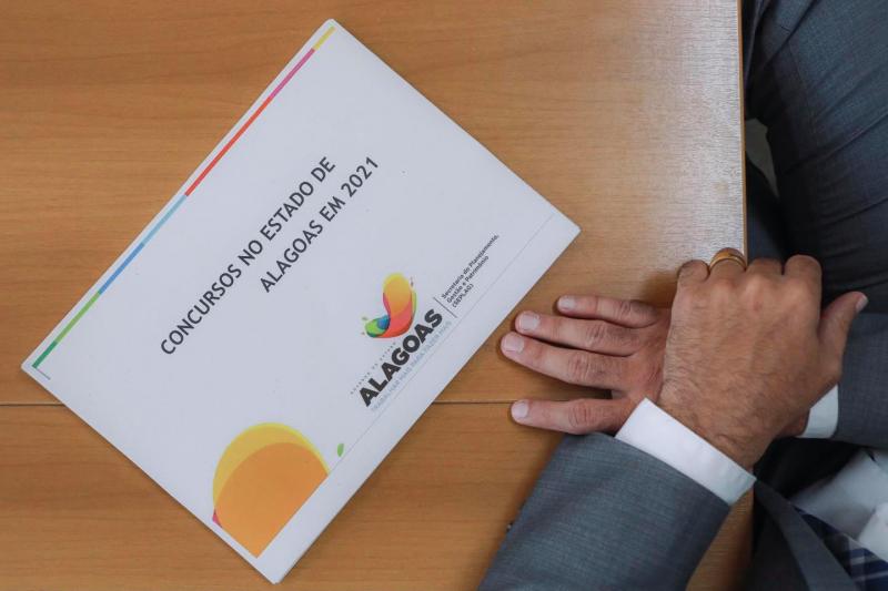 Editais Alagoas: Governador anuncia concursos ofertando 5 mil vagas. Confira!