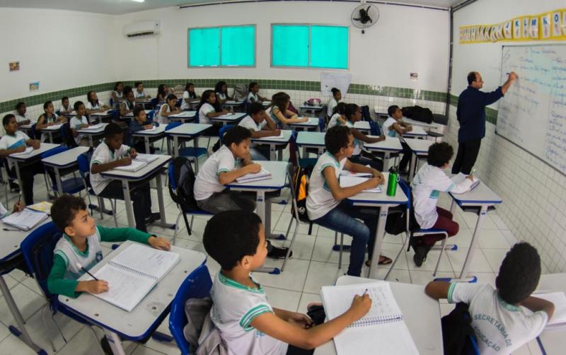 Prefeitura de Ipojuca-PE abre seleção para professor com 273 vagas