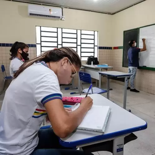EDUCAÇÃO EM PE: Raquel Lyra será pressionada a convocar professores concursados 